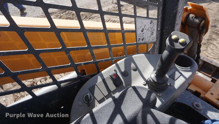 image for item DF1551 2012 Mustang 2100RT skid steer