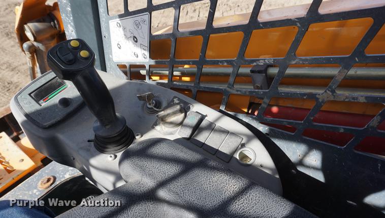 image for item DF1551 2012 Mustang 2100RT skid steer