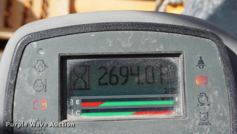 image for item DF1551 2012 Mustang 2100RT skid steer