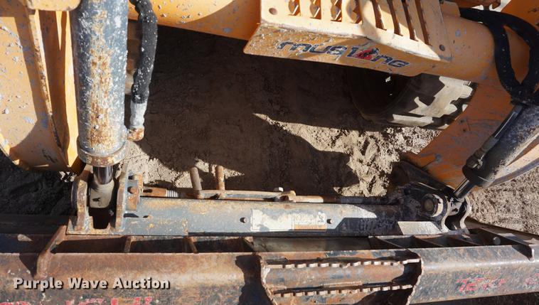 image for item DF1551 2012 Mustang 2100RT skid steer