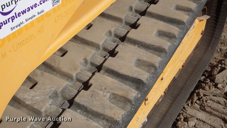 image for item DF1551 2012 Mustang 2100RT skid steer