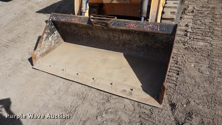 image for item DF1551 2012 Mustang 2100RT skid steer