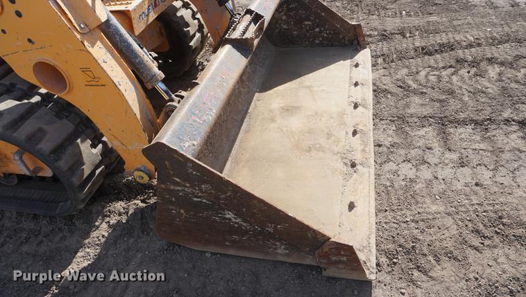 image for item DF1551 2012 Mustang 2100RT skid steer