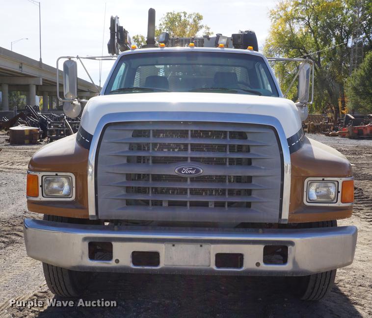 image for item DF1552 1998 Ford F700 service truck with crane