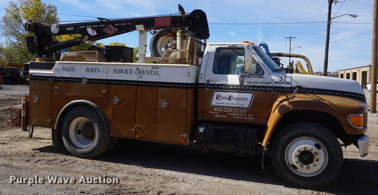 image for item DF1552 1998 Ford F700 service truck with crane