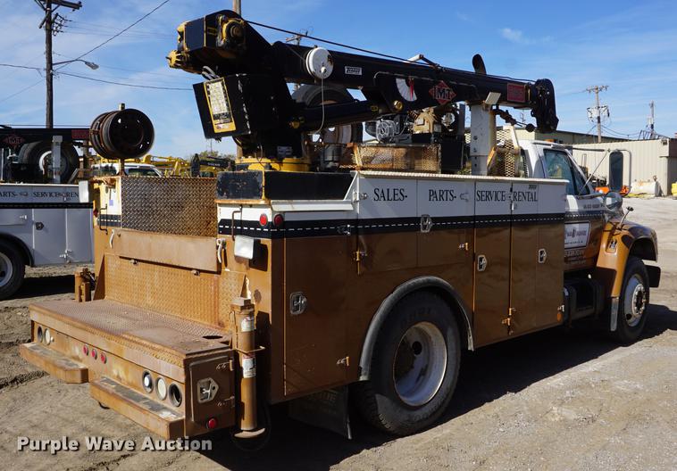 image for item DF1552 1998 Ford F700 service truck with crane