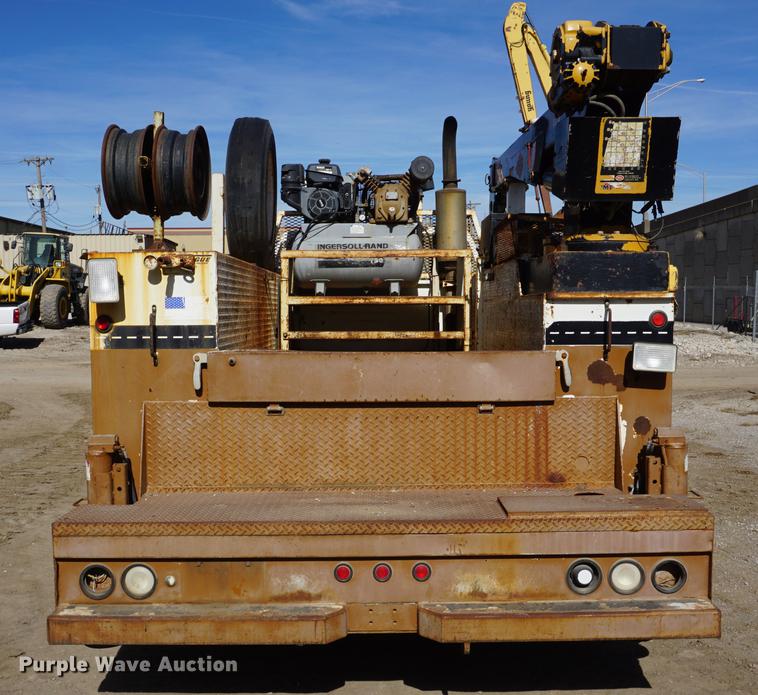 image for item DF1552 1998 Ford F700 service truck with crane