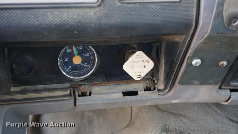 image for item DF1552 1998 Ford F700 service truck with crane