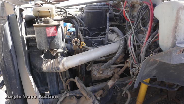 image for item DF1552 1998 Ford F700 service truck with crane