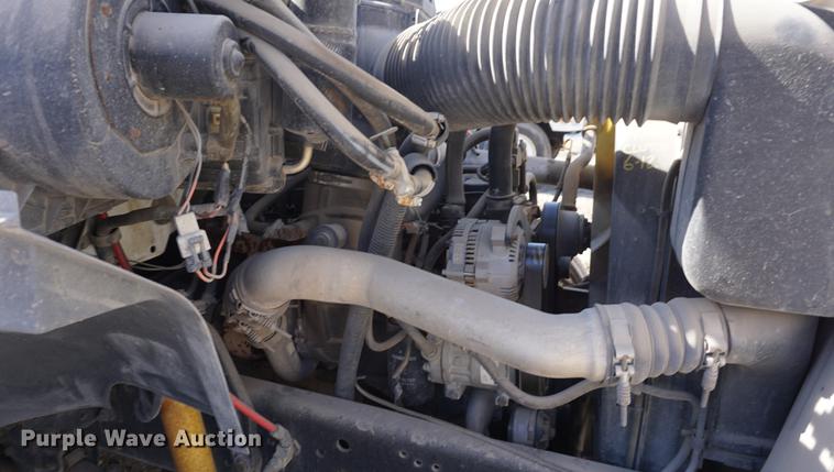 image for item DF1552 1998 Ford F700 service truck with crane