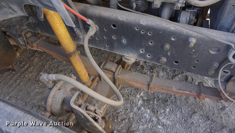 image for item DF1552 1998 Ford F700 service truck with crane