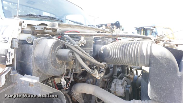 image for item DF1552 1998 Ford F700 service truck with crane