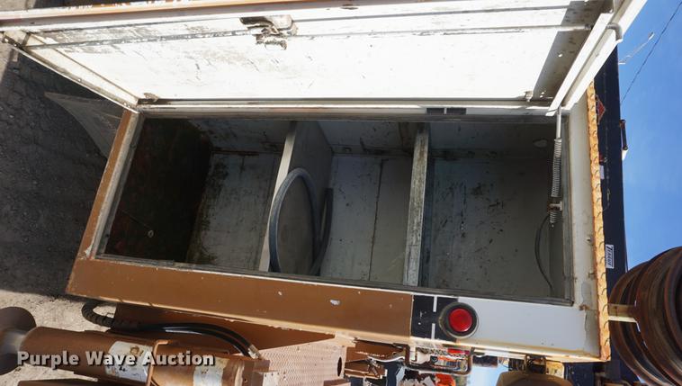 image for item DF1552 1998 Ford F700 service truck with crane