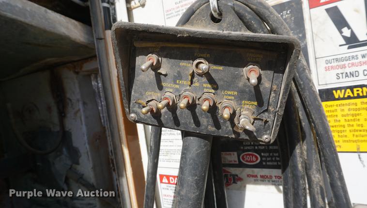 image for item DF1552 1998 Ford F700 service truck with crane