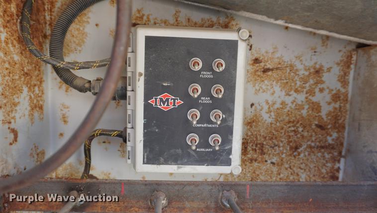 image for item DF1552 1998 Ford F700 service truck with crane