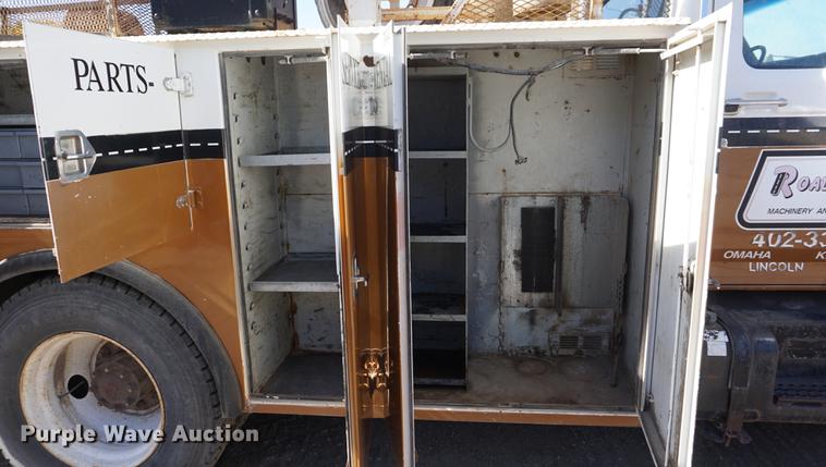 image for item DF1552 1998 Ford F700 service truck with crane