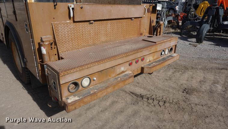 image for item DF1552 1998 Ford F700 service truck with crane