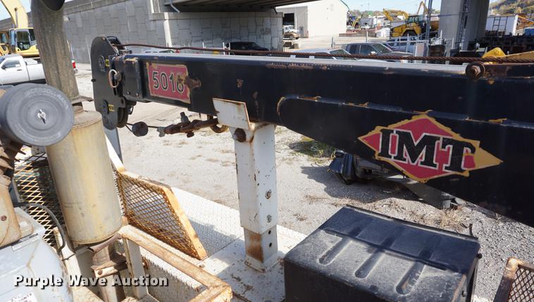 image for item DF1552 1998 Ford F700 service truck with crane