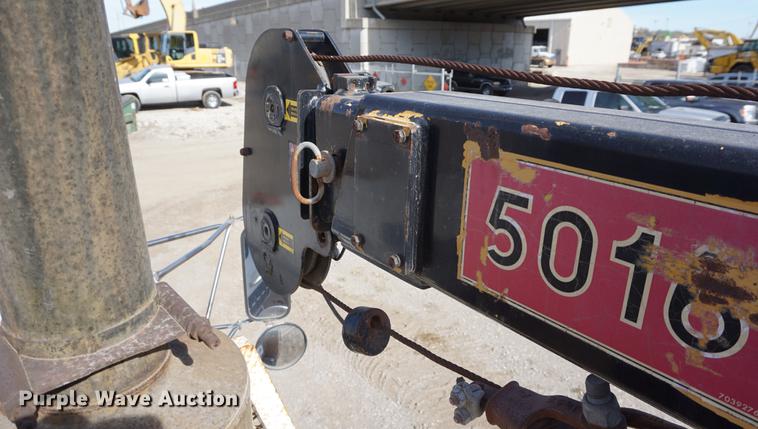 image for item DF1552 1998 Ford F700 service truck with crane