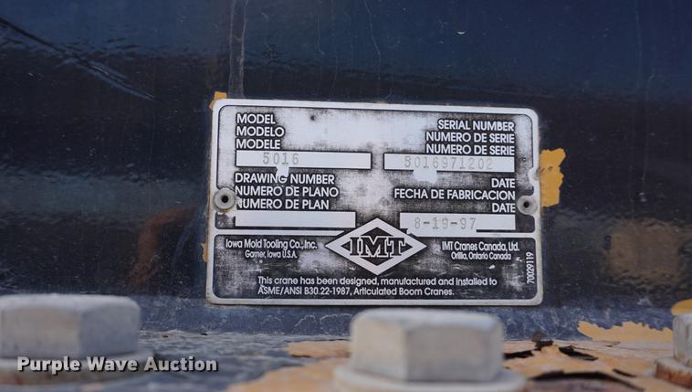 image for item DF1552 1998 Ford F700 service truck with crane