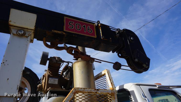 image for item DF1552 1998 Ford F700 service truck with crane