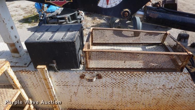 image for item DF1552 1998 Ford F700 service truck with crane