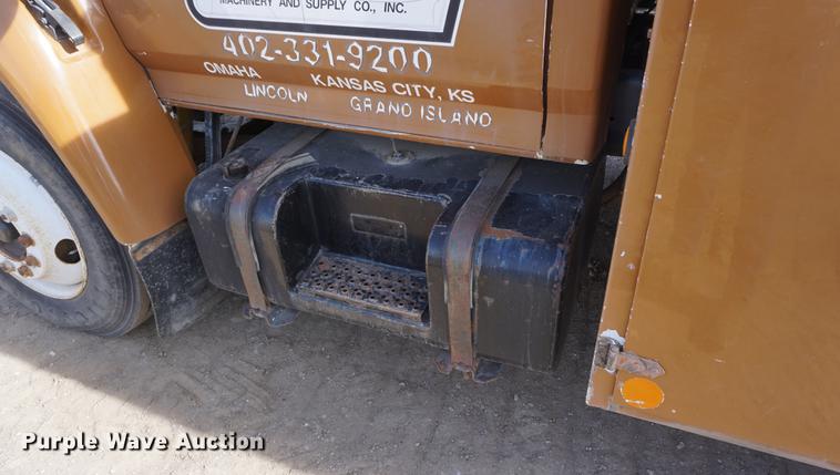 image for item DF1552 1998 Ford F700 service truck with crane