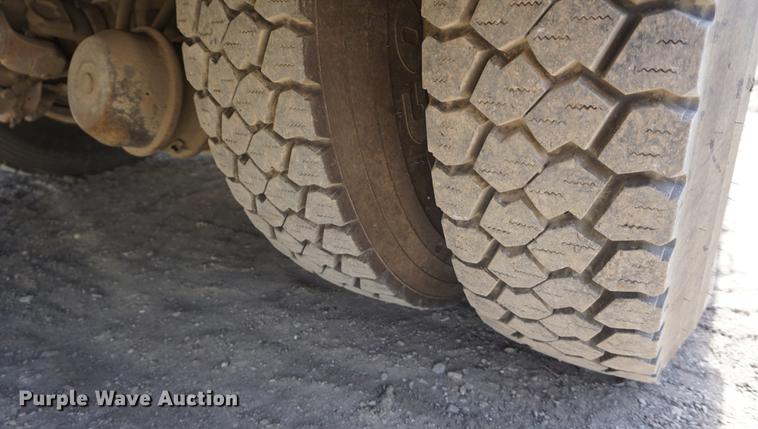 image for item DF1552 1998 Ford F700 service truck with crane