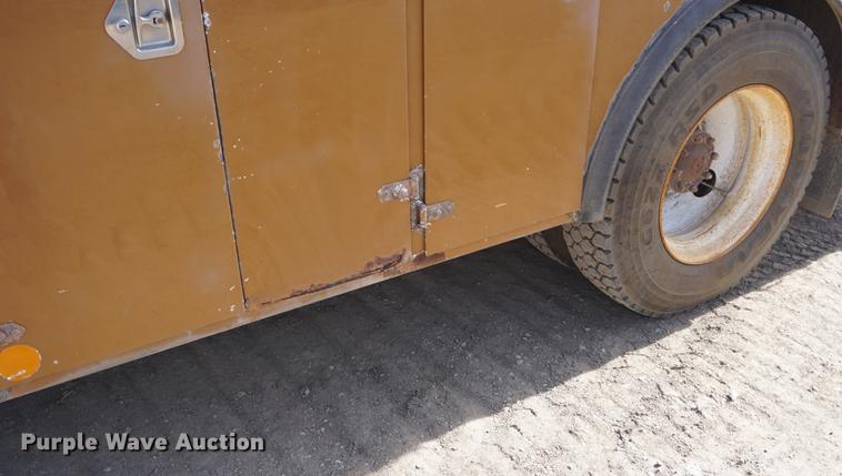 image for item DF1552 1998 Ford F700 service truck with crane