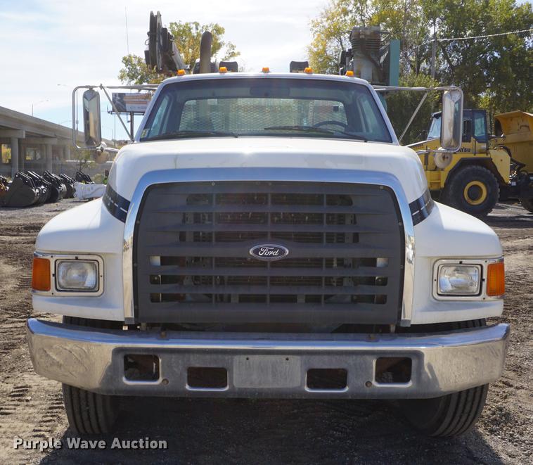 image for item DF1553 1998 Ford F700 service truck with crane