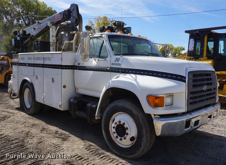 image for item DF1553 1998 Ford F700 service truck with crane