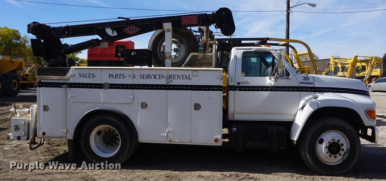 image for item DF1553 1998 Ford F700 service truck with crane