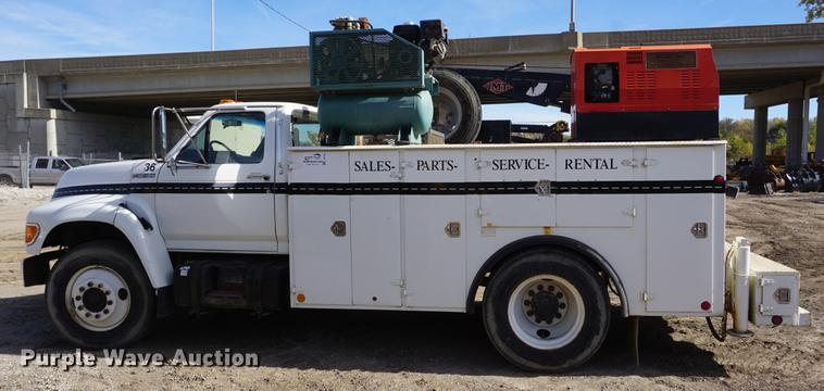 image for item DF1553 1998 Ford F700 service truck with crane