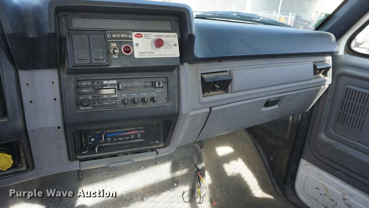 image for item DF1553 1998 Ford F700 service truck with crane