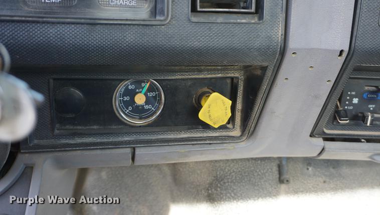 image for item DF1553 1998 Ford F700 service truck with crane