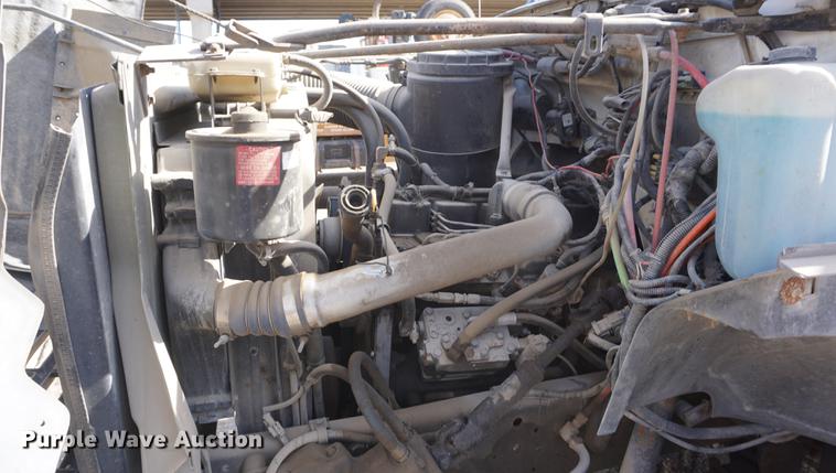 image for item DF1553 1998 Ford F700 service truck with crane