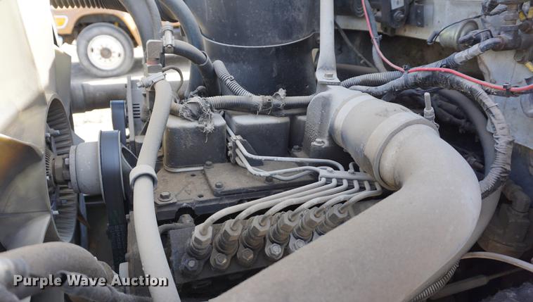 image for item DF1553 1998 Ford F700 service truck with crane