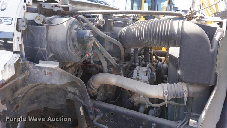 image for item DF1553 1998 Ford F700 service truck with crane