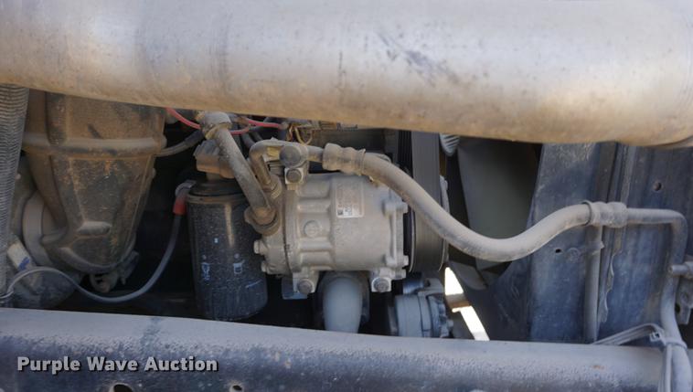 image for item DF1553 1998 Ford F700 service truck with crane