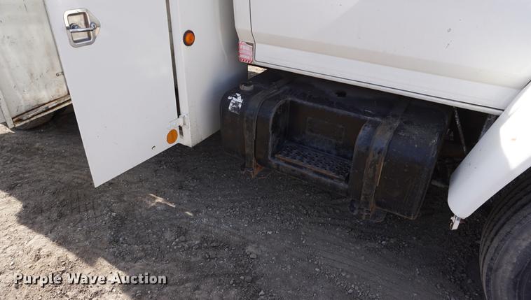 image for item DF1553 1998 Ford F700 service truck with crane