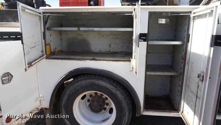 image for item DF1553 1998 Ford F700 service truck with crane