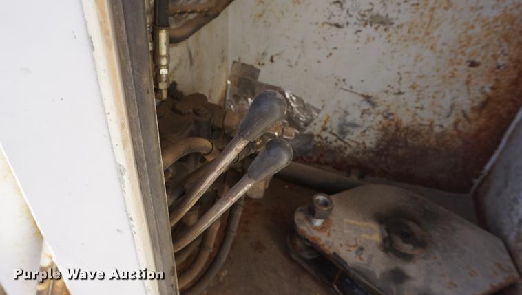 image for item DF1553 1998 Ford F700 service truck with crane