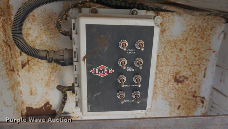 image for item DF1553 1998 Ford F700 service truck with crane