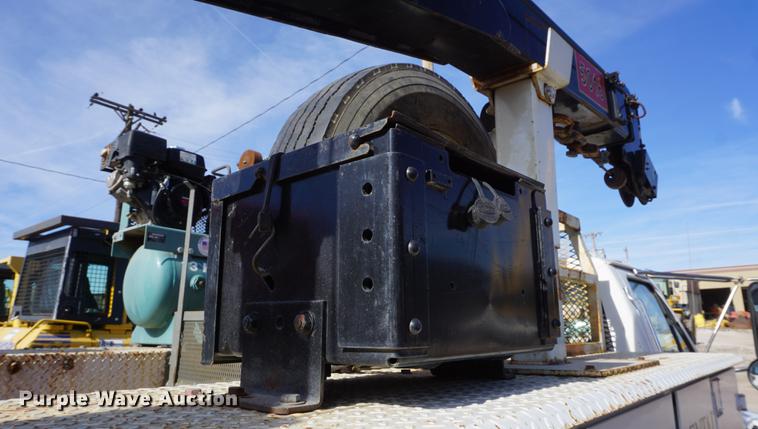 image for item DF1553 1998 Ford F700 service truck with crane