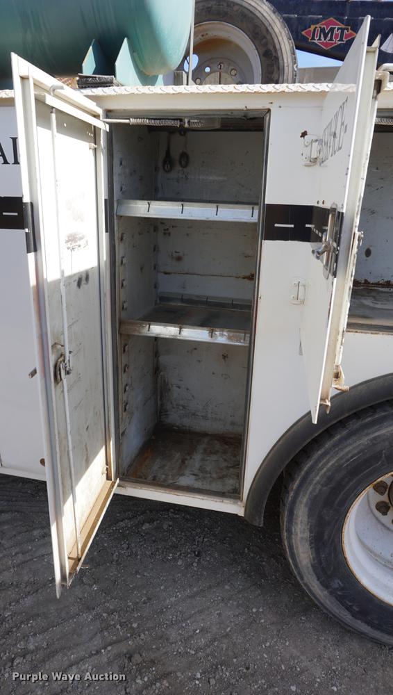 image for item DF1553 1998 Ford F700 service truck with crane