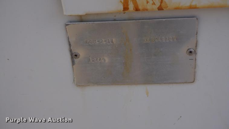 image for item DF1553 1998 Ford F700 service truck with crane