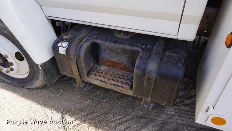 image for item DF1553 1998 Ford F700 service truck with crane