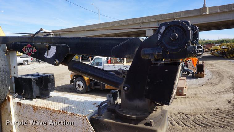 image for item DF1553 1998 Ford F700 service truck with crane