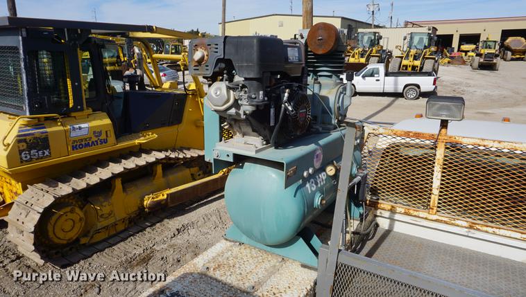 image for item DF1553 1998 Ford F700 service truck with crane