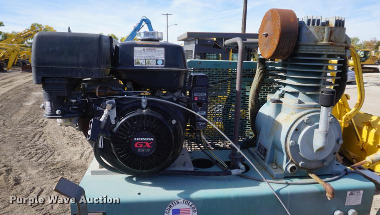 image for item DF1553 1998 Ford F700 service truck with crane